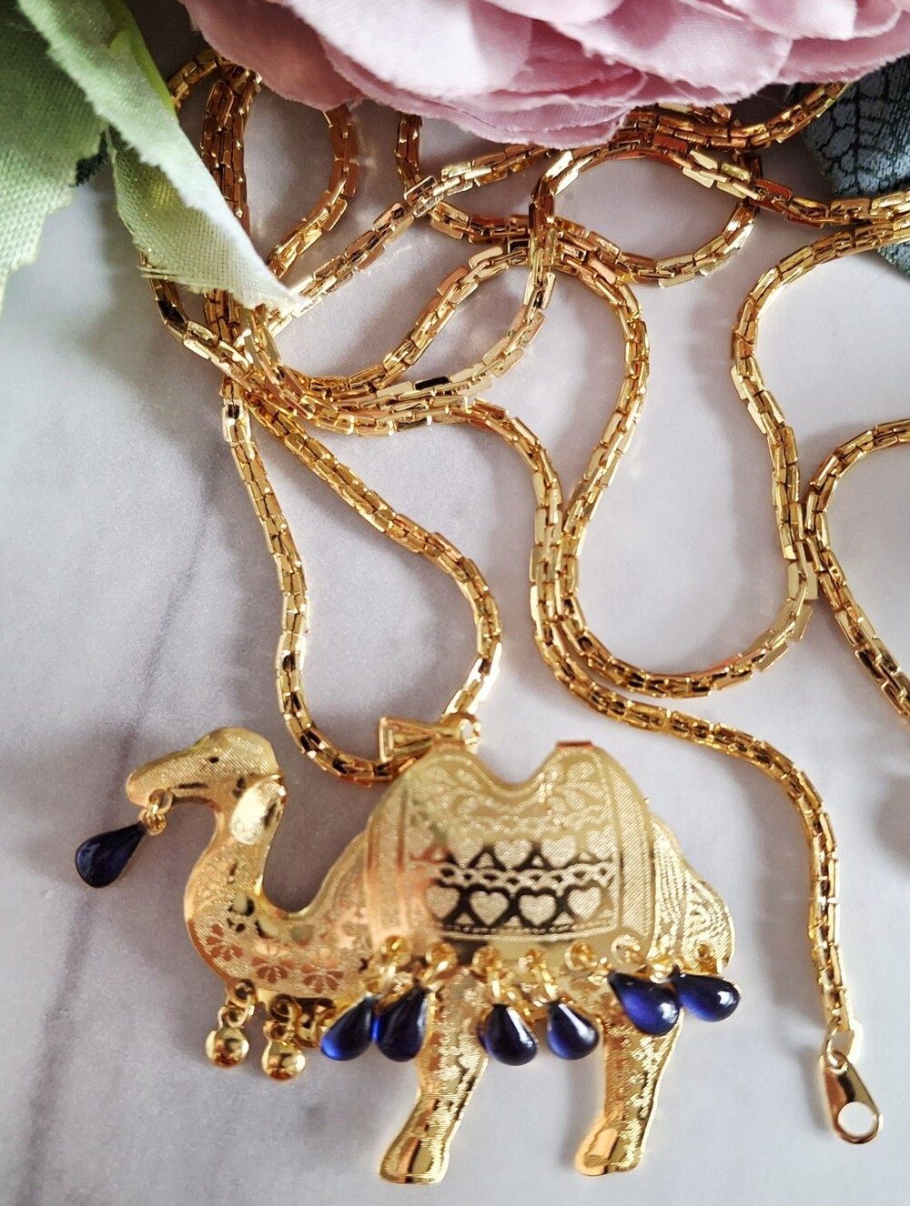 Vintage 80s 🐪✨️💙Gold and Blue Jewelled Camel Pendant Necklace